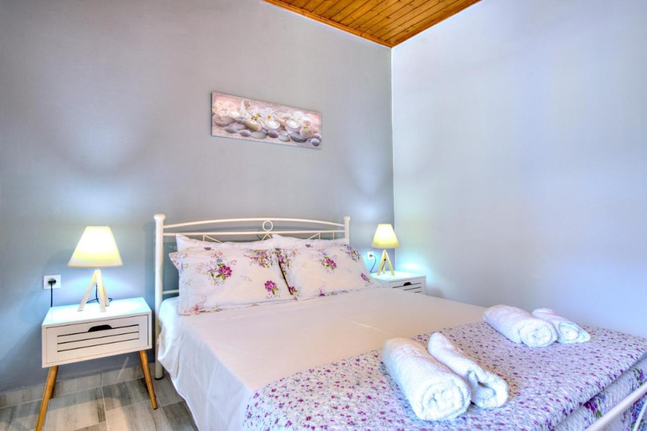 AstrakeriMarilenas Houseアパートメント エクステリア 写真